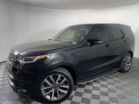 Used 2025 Land Rover Discovery Dynamic SE image 2