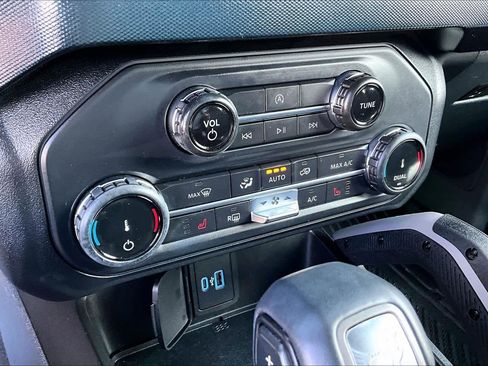 Used 2022 Ford Bronco Outer Banks image 35