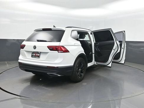 Used 2020 Volkswagen Tiguan SE FWD image 38