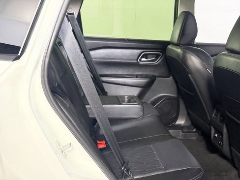 Used 2025 Nissan Rogue Platinum w/ Tech Package AWD/4WD image 31