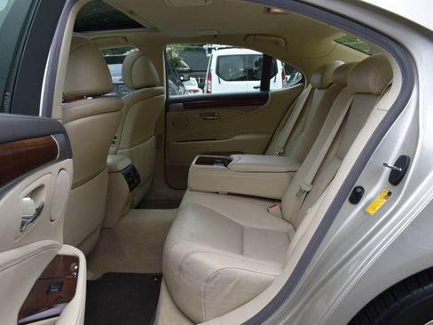 Used 2014 Lexus LS 460 AWD w/ Comfort Package image 9