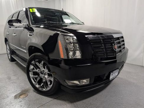 Used 2013 Cadillac Escalade Luxury AWD/4WD image 2