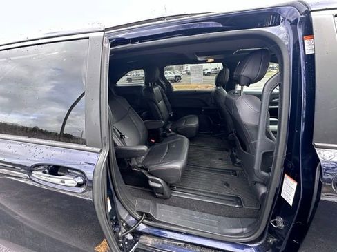 Used 2023 Toyota Sienna XSE w/ XSE Plus Package image 9