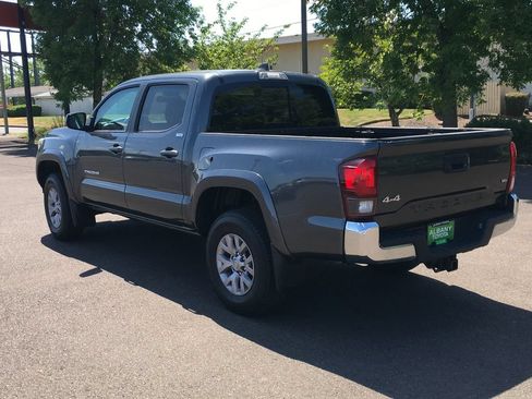 Used 2019 Toyota Tacoma SR5 AWD/4WD image 5