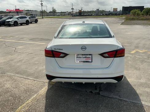 Used 2025 Nissan Altima 2.5 SV image 4