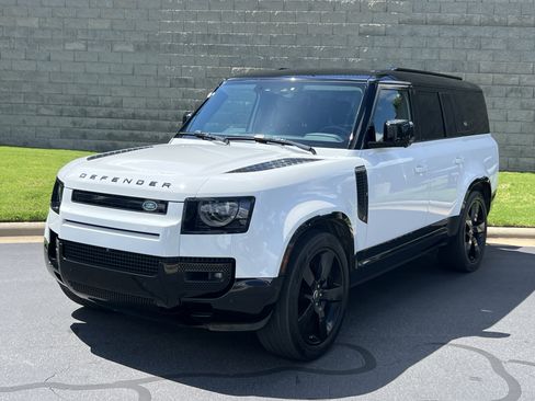 Used 2024 Land Rover Defender 130 X-Dynamic SE AWD/4WD image 2