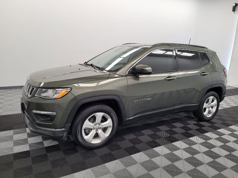 Used 2018 Jeep Compass Latitude w/ Popular Equipment Group FWD image 2