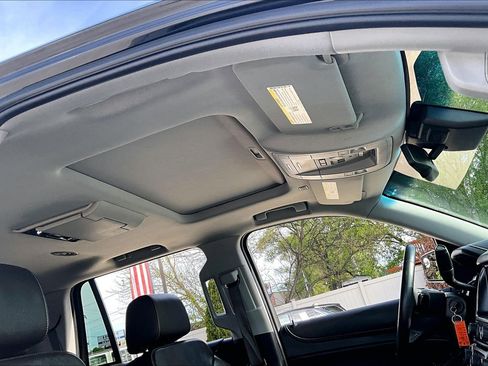Used 2018 Chevrolet Tahoe LT AWD/4WD image 23