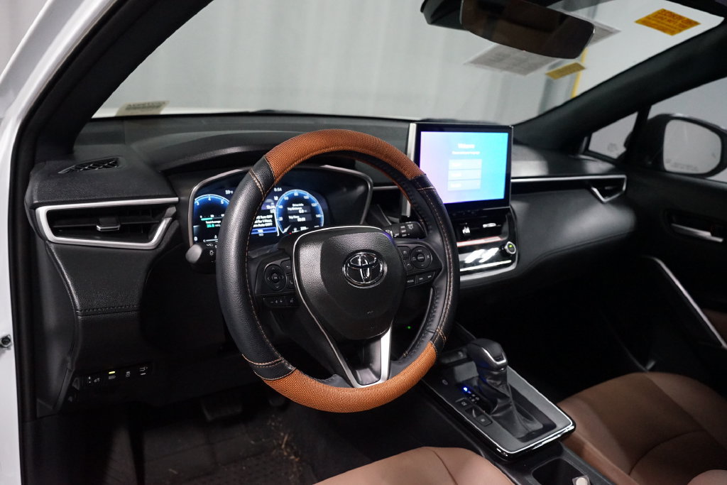 Used 2026 Toyota Corolla Cross XLE FWD image 7