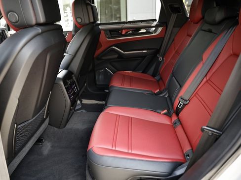New 2025 Porsche Cayenne Turbo image 30