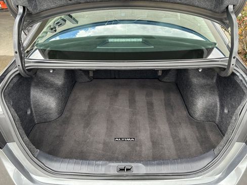 Used 2025 Nissan Altima 2.5 SV image 32