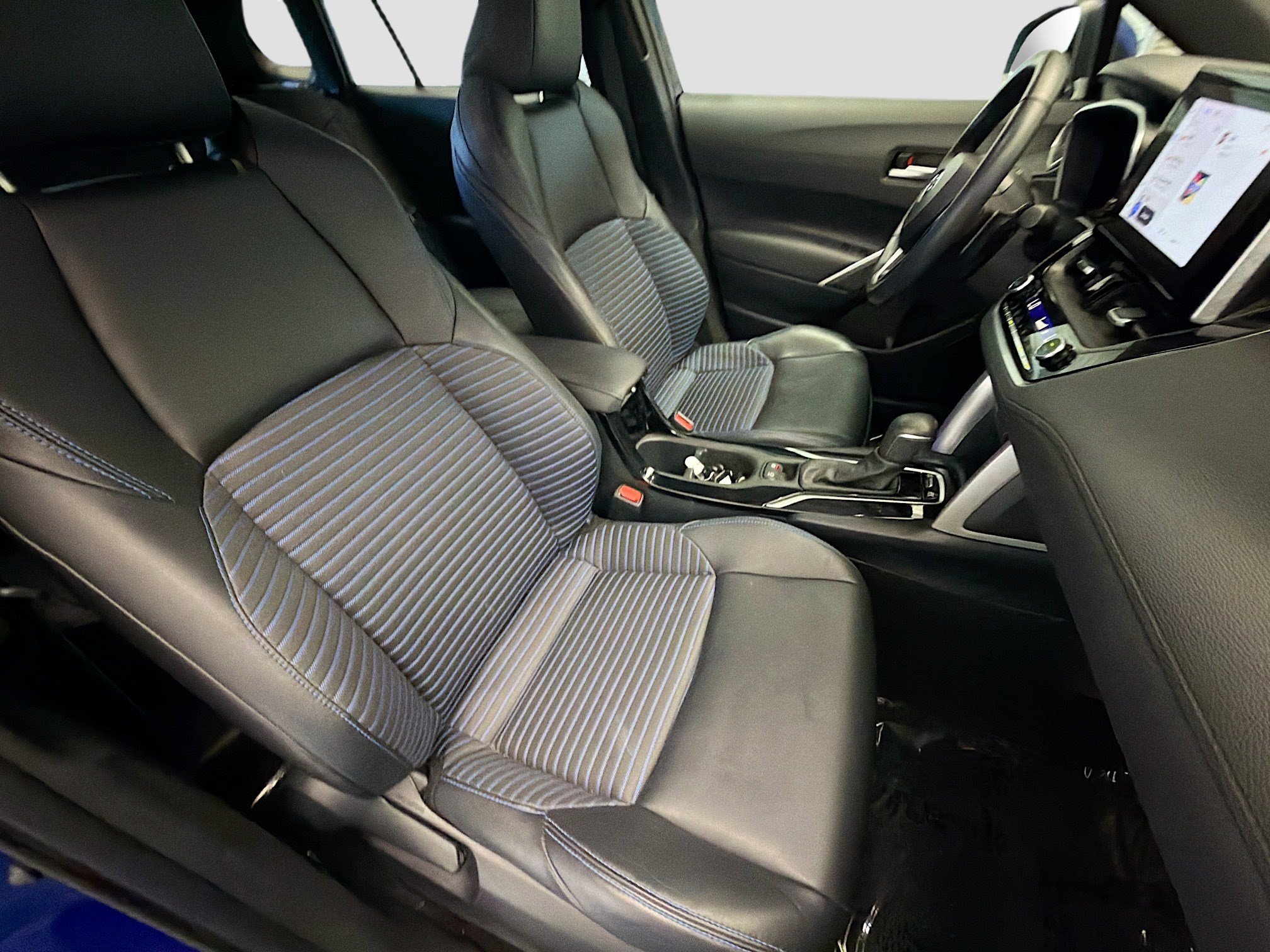 Used 2023 Toyota Corolla Cross AWD Hybrid w/ Convenience Package image 15