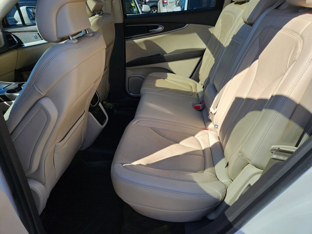 Used 2017 Lincoln MKX Reserve w/ Lincoln MKX Climate Package FWD image 12