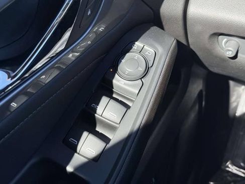 Used 2023 Chevrolet Traverse LT FWD image 18