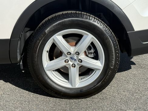 Used 2018 Ford Explorer XLT w/ Equipment Group 202A image 11