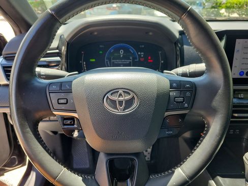 Used 2025 Toyota Camry SE FWD image 19