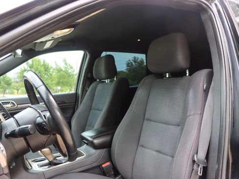 Used 2017 Jeep Grand Cherokee Laredo RWD image 14