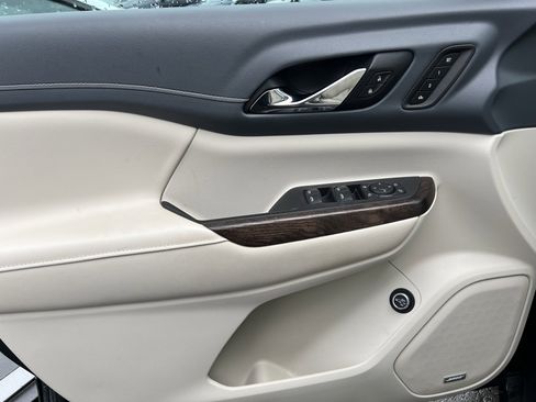 Used 2021 GMC Acadia Denali w/ Denali Technology Package image 14