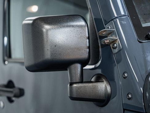 Used 2017 Jeep Wrangler Unlimited Sahara w/ Connectivity Group image 13