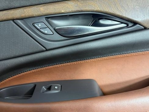 Used 2019 Cadillac Escalade Luxury AWD/4WD image 32