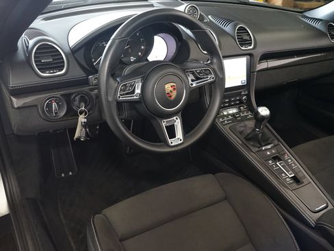 Used 2021 Porsche 718 Boxster Spyder RWD image 8