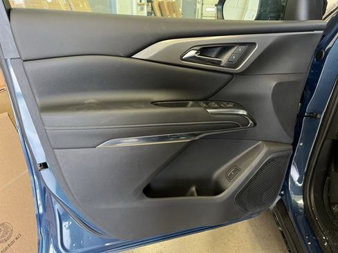 Used 2024 Chevrolet Traverse LT w/ Midnight/Sport Edition image 23