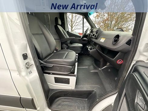 Used 2025 Mercedes-Benz Sprinter 2500 image 8