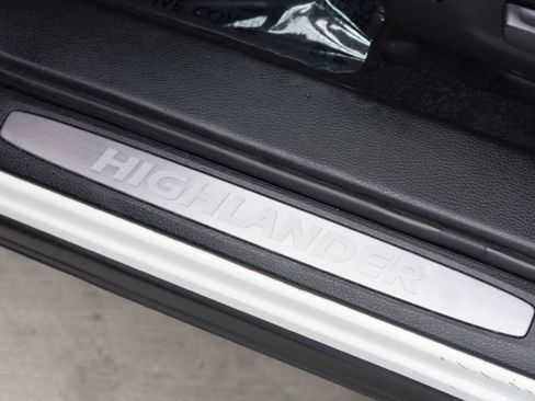 Used 2017 Toyota Highlander Limited w/ Carpet Mat Package FWD image 47