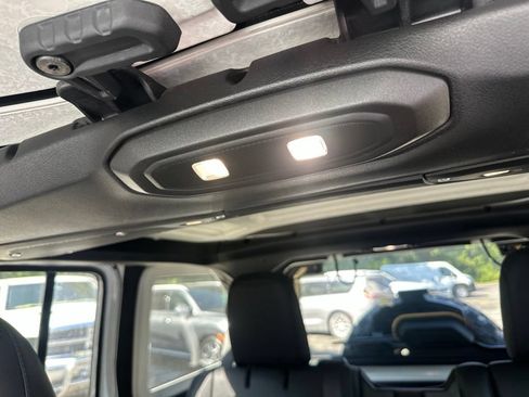 Used 2026 Jeep Wrangler Unlimited Rubicon AWD/4WD image 46