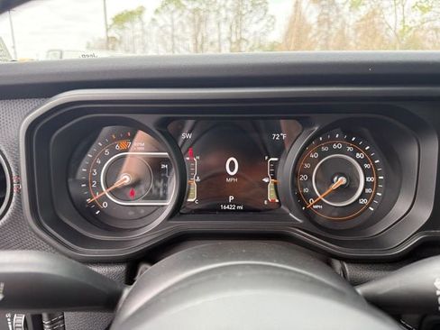 Used 2025 Jeep Wrangler Rubicon image 5