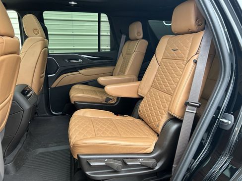 Used 2023 Cadillac Escalade Sport image 12