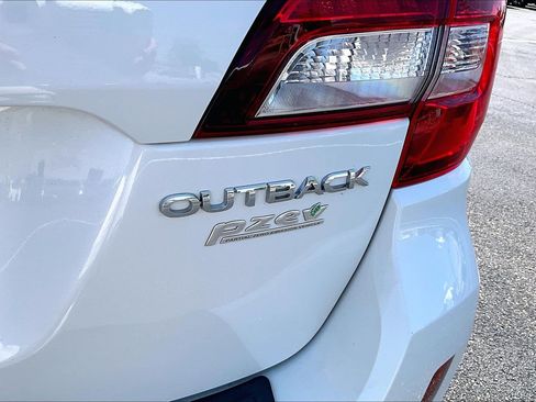 Used 2017 Subaru Outback 2.5i Limited AWD/4WD image 32