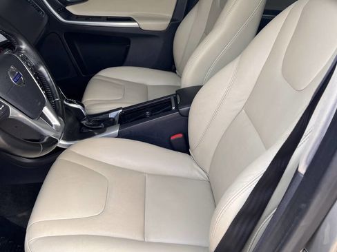 Used 2016 Volvo XC60 T6 Platinum w/ Protection Package image 12