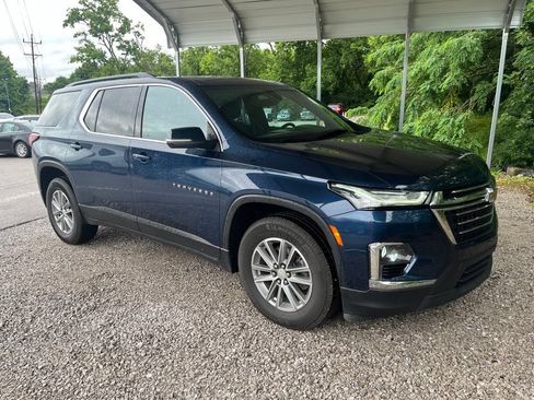 Used 2023 Chevrolet Traverse LT AWD/4WD image 2