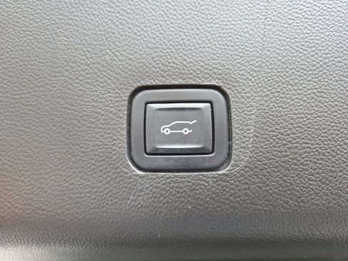 Used 2022 Chevrolet Traverse LT AWD/4WD image 34