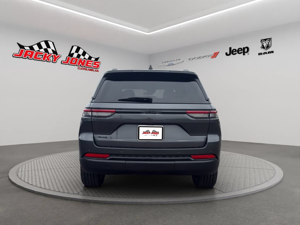 Used 2023 Jeep Grand Cherokee Altitude AWD/4WD image 8