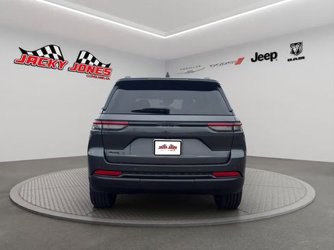 Used 2023 Jeep Grand Cherokee Altitude AWD/4WD image 8