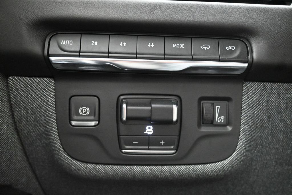 Certified 2025 Cadillac Escalade ESV Sport Platinum w/ LPO, Floor Liner Package AWD/4WD image 19