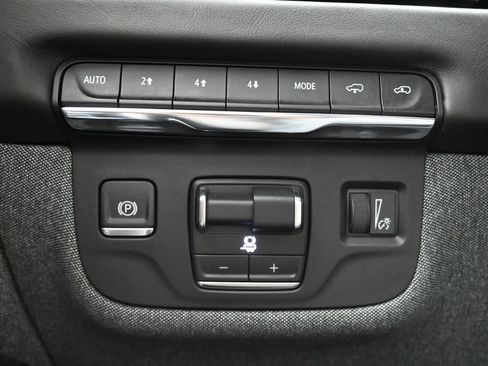 Used 2025 Cadillac Escalade ESV Sport Platinum w/ LPO, Floor Liner Package AWD/4WD image 19