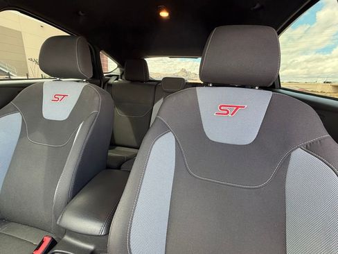 Used 2017 Ford Focus ST FWD image 11