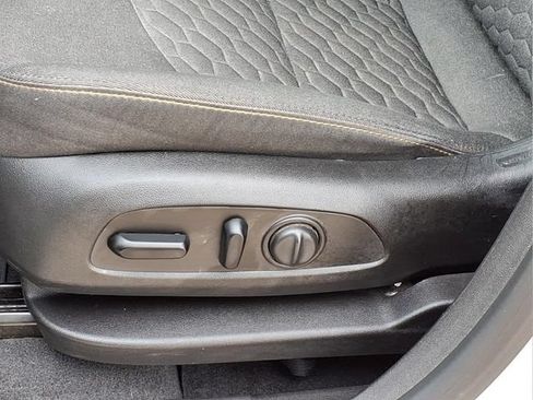 Used 2019 Chevrolet Equinox LT FWD image 18