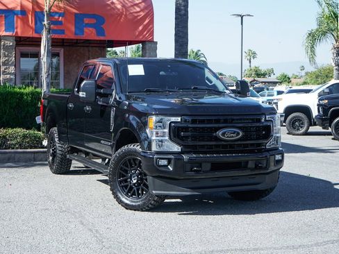 Used 2022 Ford F250 XLT w/ Black Appearance Package AWD/4WD image 2