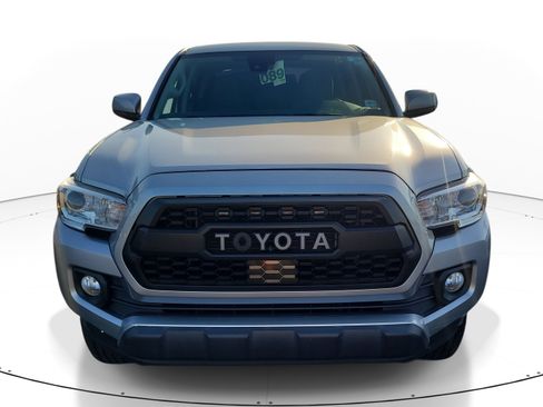 Used 2023 Toyota Tacoma SR5 AWD/4WD image 2