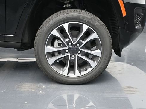 New 2024 Jeep Grand Cherokee Overland w/ Advanced Protech Group III image 11