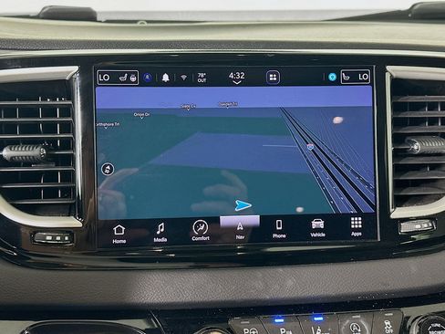 Used 2022 Chrysler Pacifica Touring-L w/ Uconnect Theater Family Group image 22