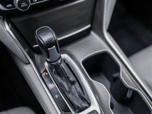 Used 2018 Honda Accord Touring image 31