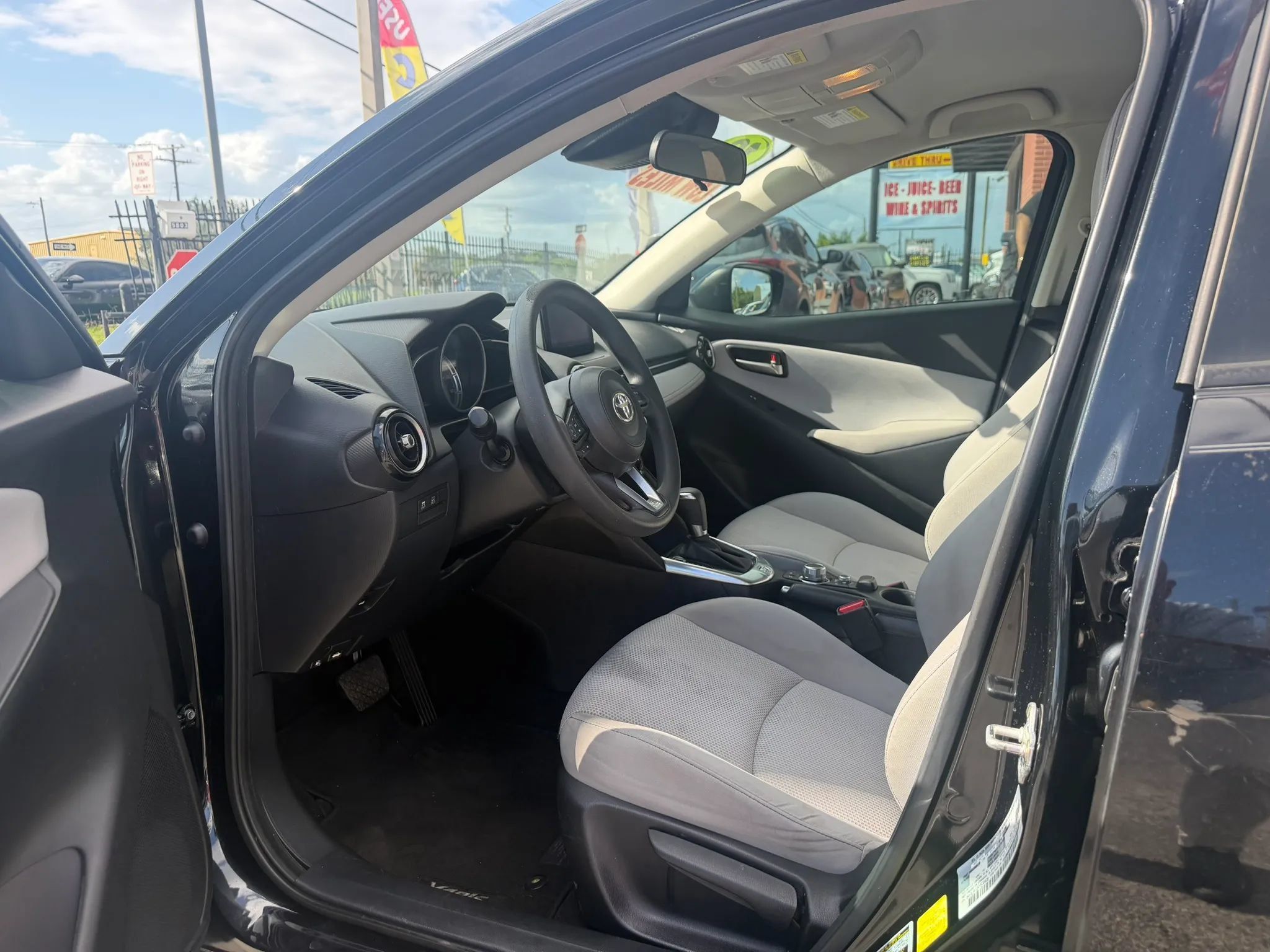 Used 2019 Toyota Yaris LE FWD image 8