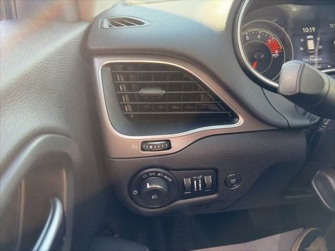 Used 2021 Jeep Cherokee Latitude Lux w/ Comfort/Convenience Group image 17