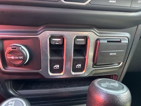 Used 2021 Jeep Wrangler Sport AWD/4WD image 31