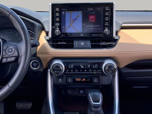 Used 2019 Toyota RAV4 Limited FWD image 7